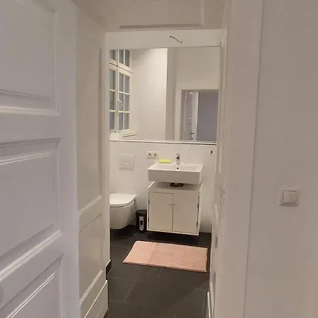 Quiet With Private Bathroom In A Local Homestay Berlin
