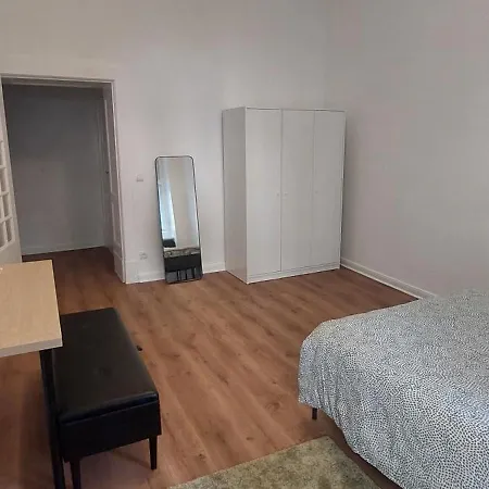 Quiet With Private Bathroom In A Local *