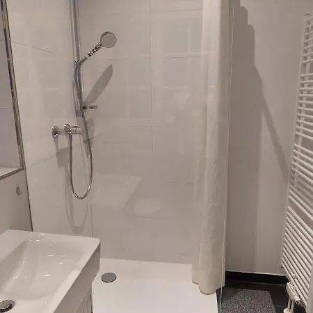 Quiet With Private Bathroom In A Local منزل للإقامة