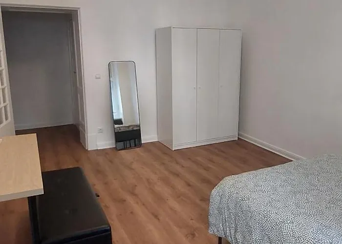 Quiet With Private Bathroom In A Local *