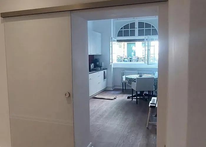 Quiet With Private Bathroom In A Local برلين